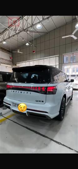 Infiniti QX80